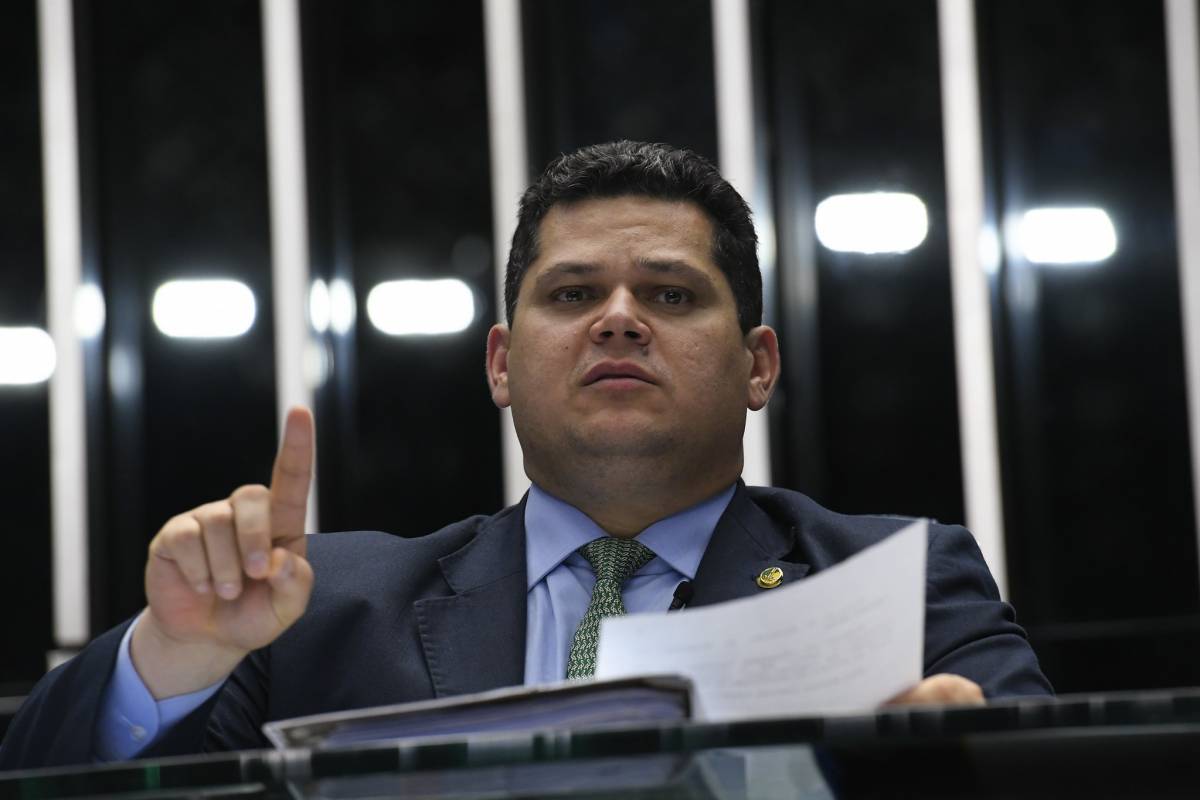 Senado votará adiamento das eleições na próxima terça, diz Alcolumbre
