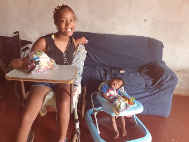 Desempregada e com dois filhos com paralisia cerebral, poconeana precisa de doações para sobreviver 