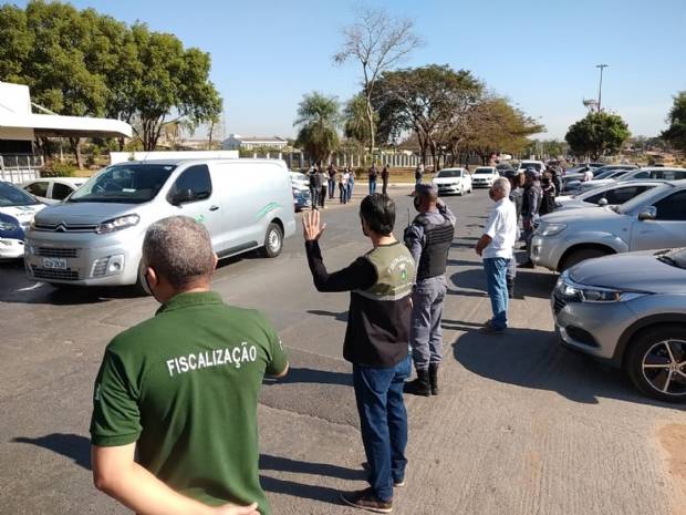Corpo de fiscal da prefeitura que morreu da Covid seguiu para  Mimoso onde foi sepultado nesta terça (28)