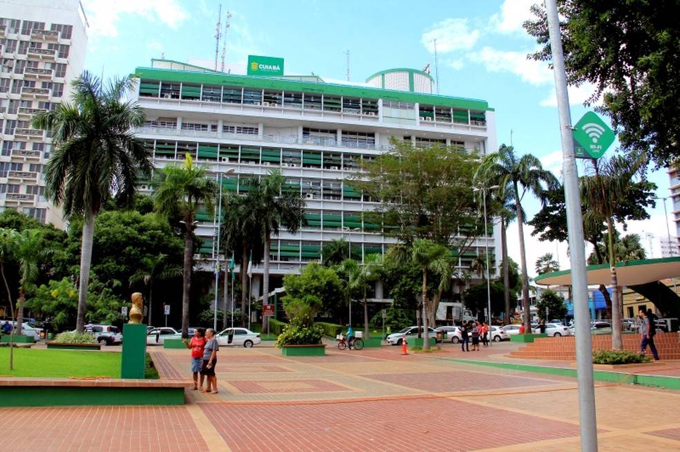 Novo decreto estende horário de funcionamento do comércio e diminui período do toque de recolher na capital 