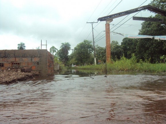 CHUVAS CASTIGAM O BAIRRO FRONTEIRA 