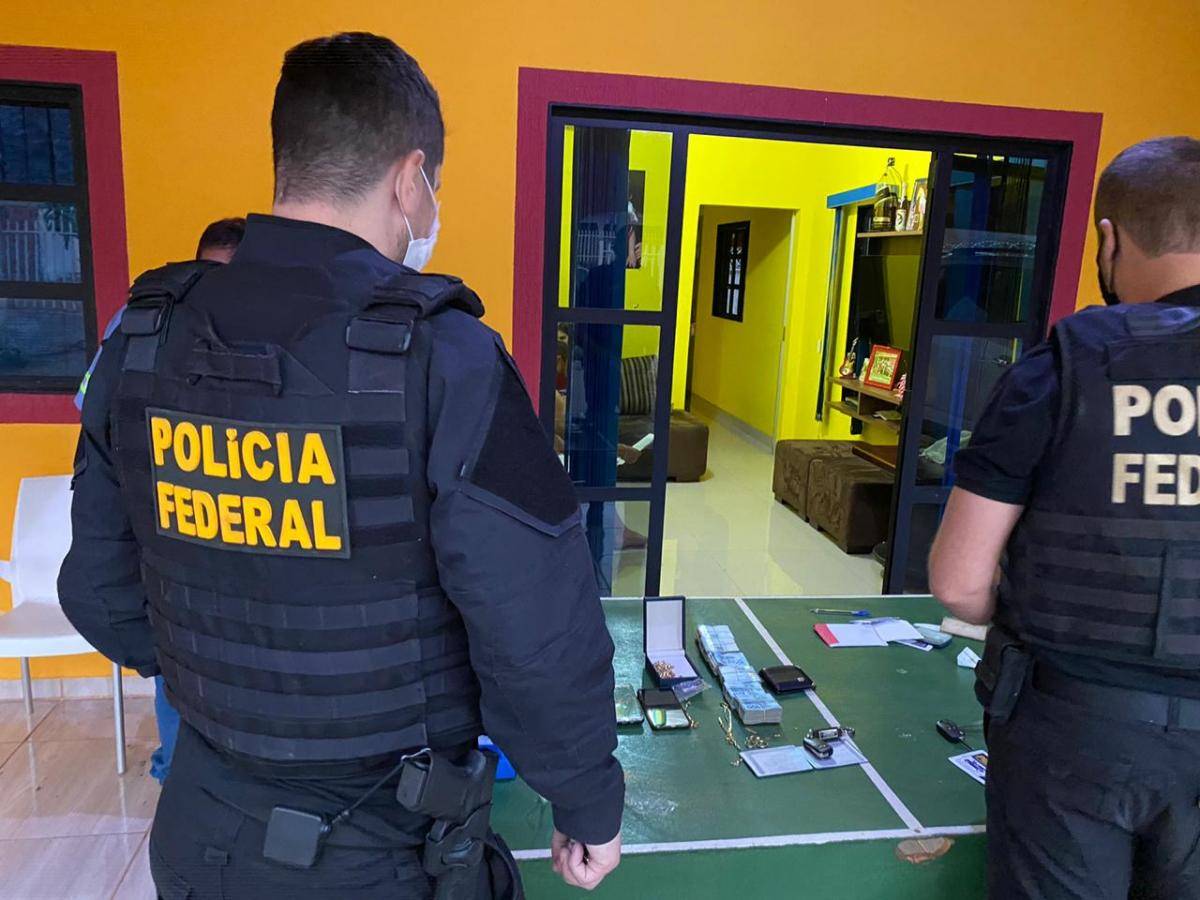 PF cumpre mandados em prefeitura e apura desvios de recursos; veja vídeo
