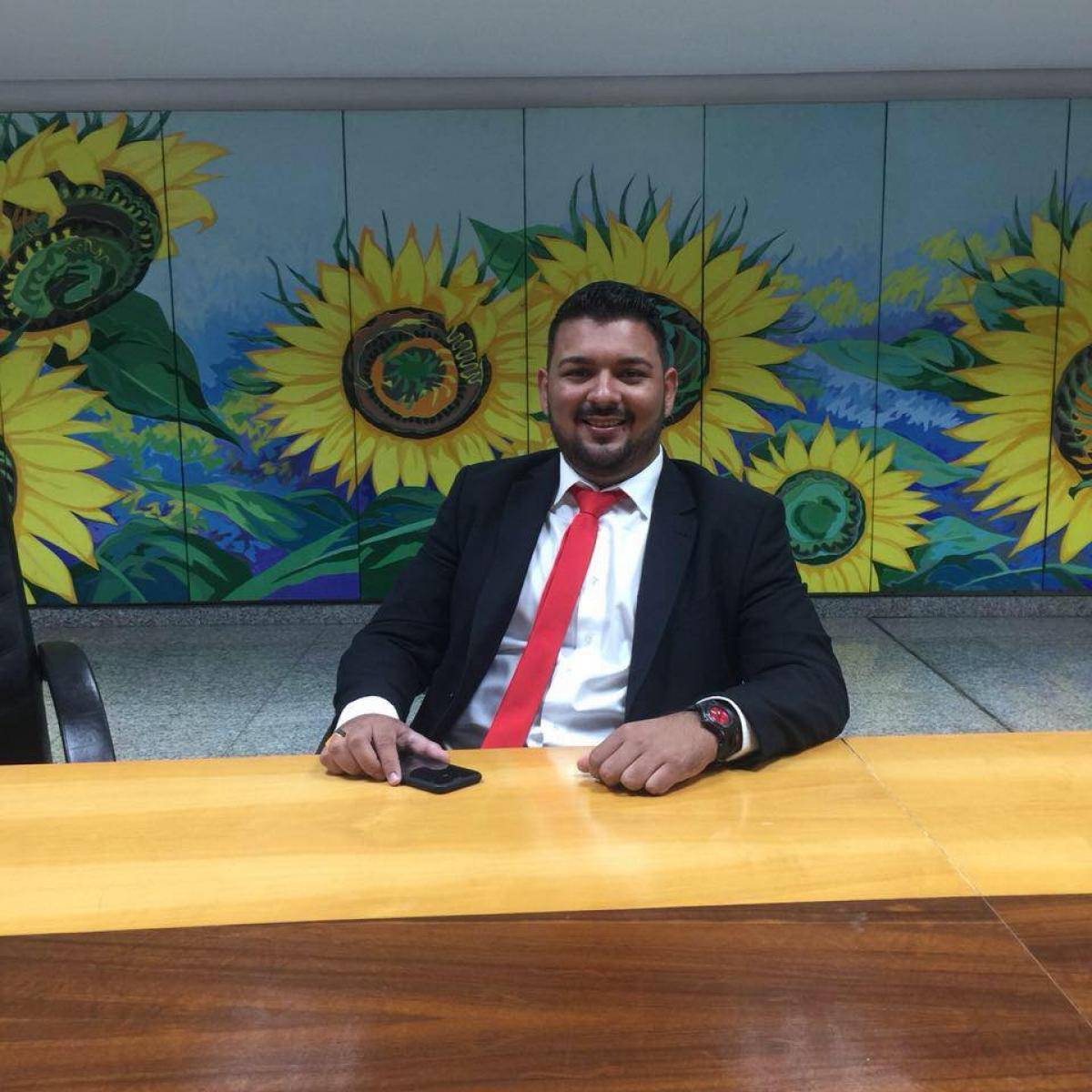 Com pai e tio presos, vereador afirma que operação da Polícia Civil é um circo