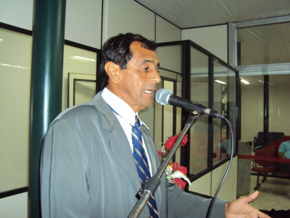 HUGO PADILHA QUER TELEFONIA CELULAR PARA PORTO DE FORA