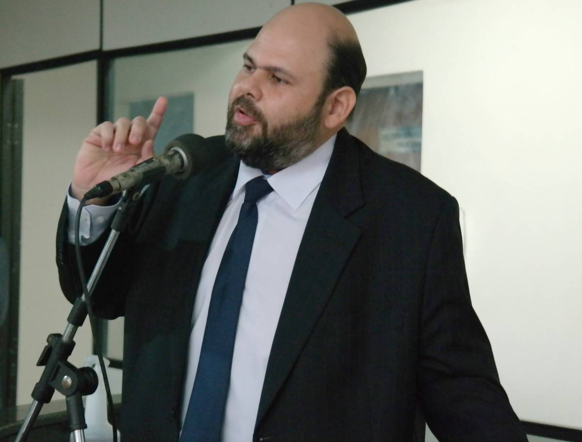Presidente da câmara defende candidatura da oposição