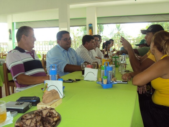 ALMOÇO CELEBRA FIM DO ANO LEGISLATIVO EM LEVERGER 