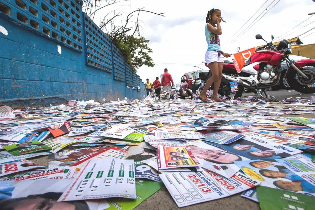 Candidatos deverão evitar contato físico com o eleitor e não distribuir santinhos como prevenção à Covd