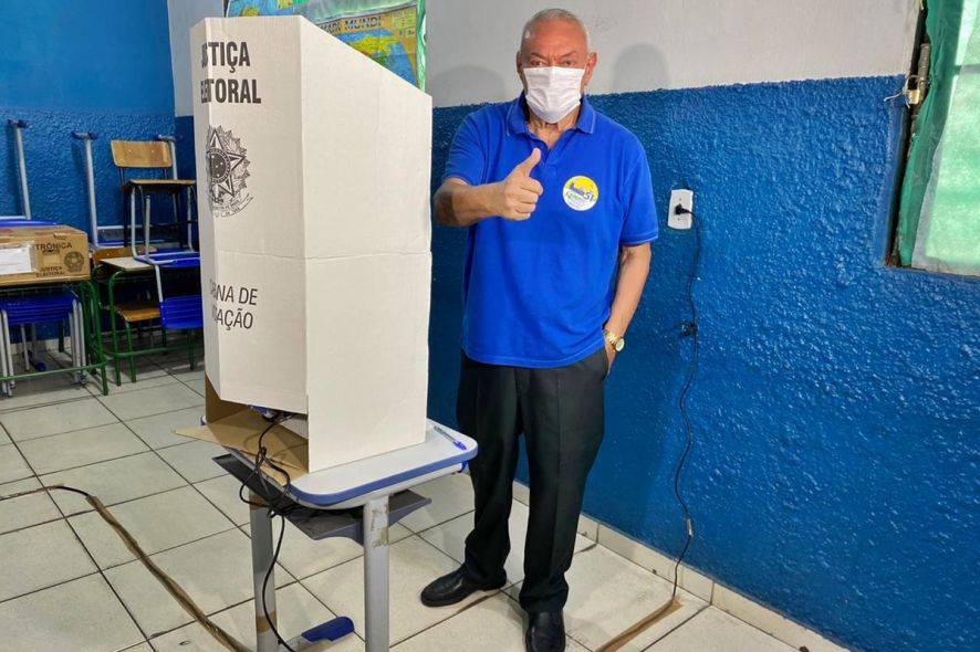 França vota e lamenta manifestação tardia de apoio de Bolsonaro