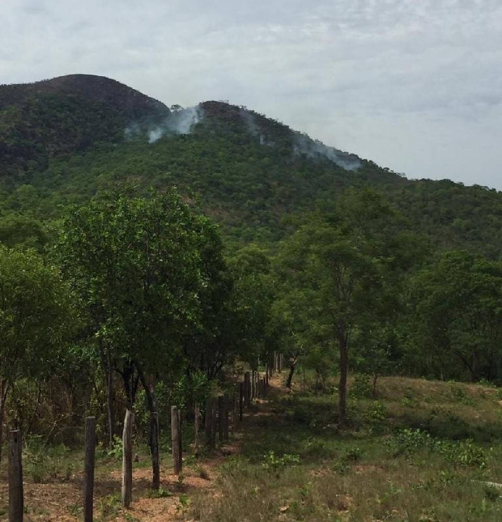 Trilha do Morro de Santo Antônio é liberada após extinção de incêndio