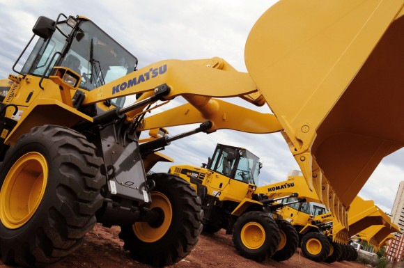 LEVERGER VAI RECEBER DUAS MÁQUINAS E TRÊS CAMINHÕES 