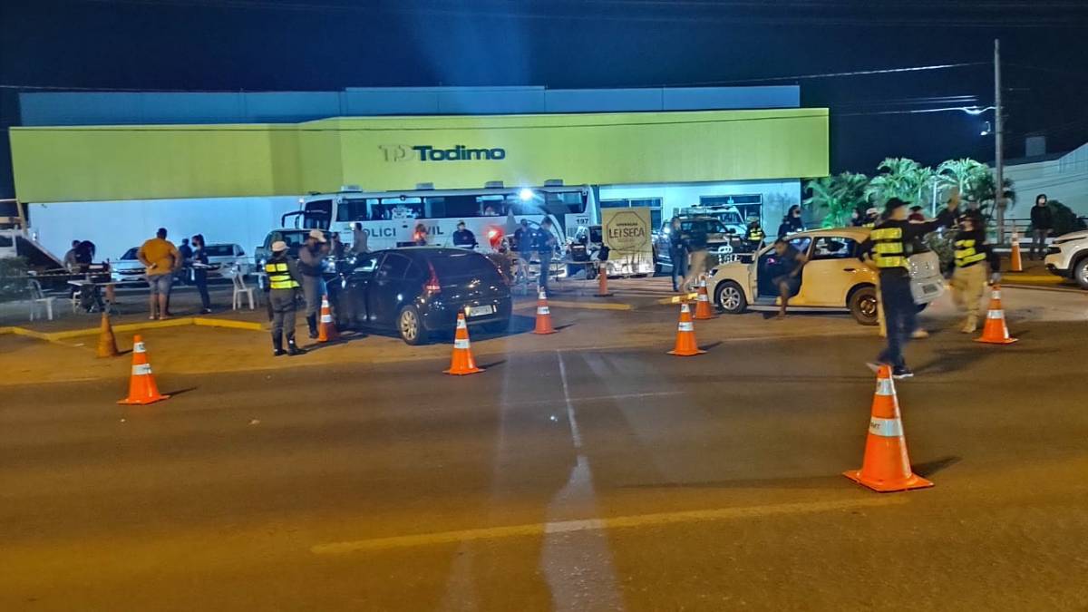 Blitz da Lei Seca prende três motoristas por embriaguez e apreende 18 veículos em Cuiabá