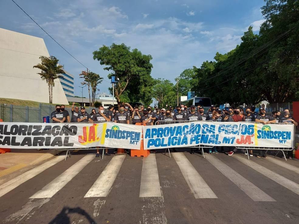 Juiz proíbe grevistas de fecharem ruas durante protestos e impõe multa de R$ 50 mil por hora