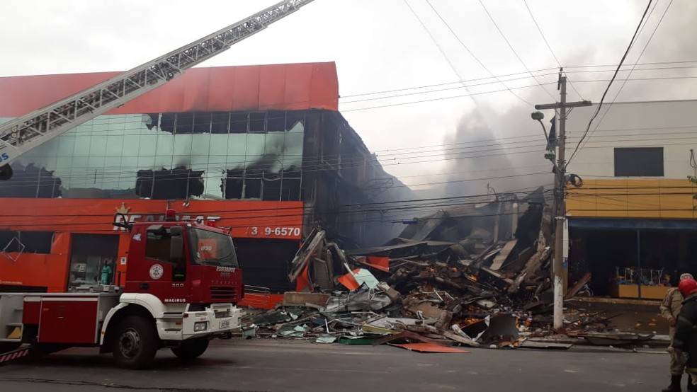 Loja que pegou fogo em Cuiabá não tem alvará de funcionamento do Corpo de Bombeiros desde 2017