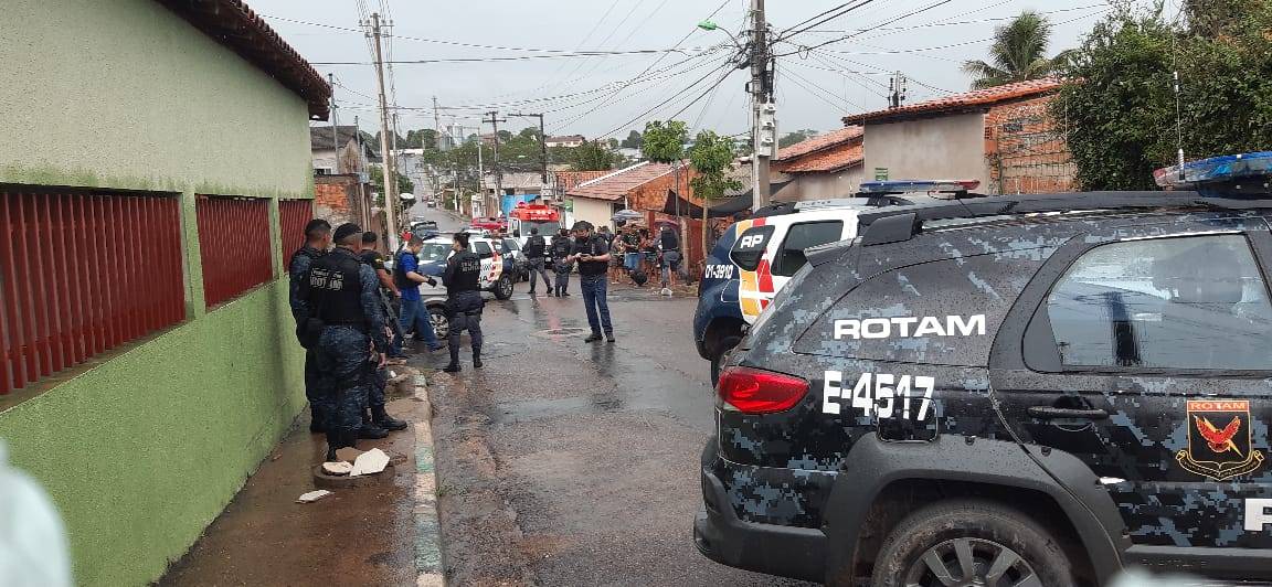 Um morre e outro fica ferido em troca de tiro com a PM; veja vídeo