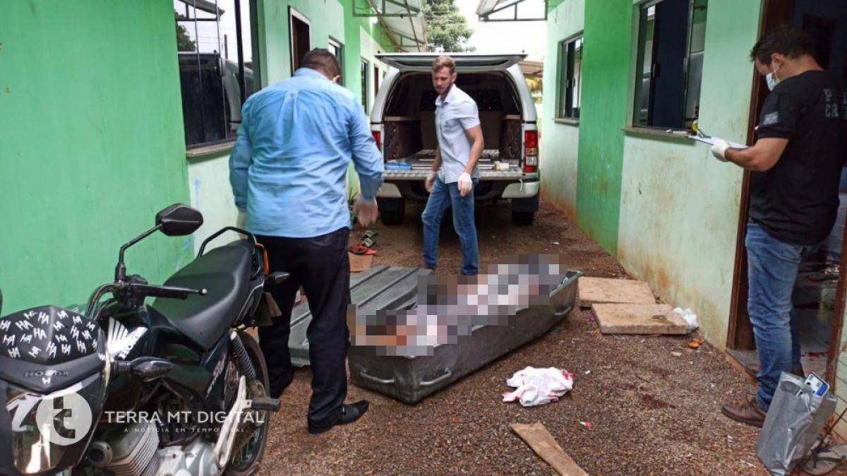 Atiradores matam 3 homens dentro de casa na madrugada