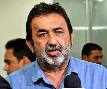 Tatá leva ex-prefeitos para lona