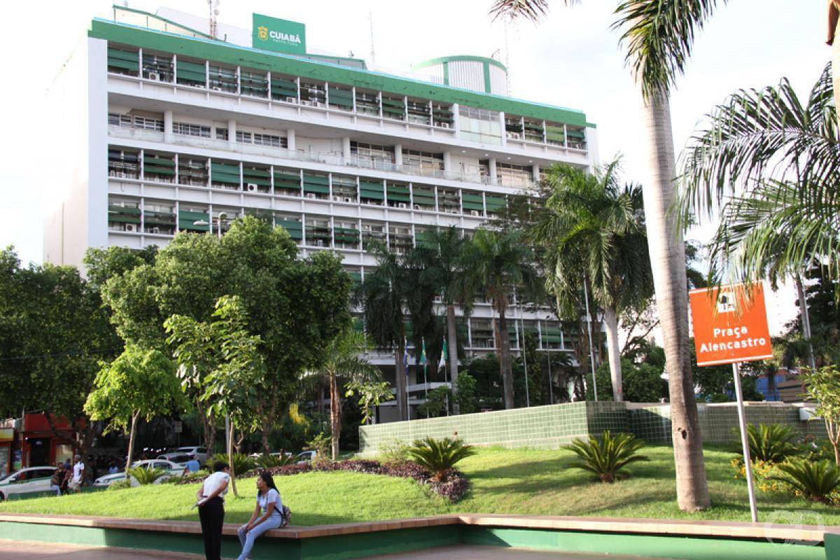 Prefeitura de Cuiabá antecipa 13º salário dos servidores para esta quinta-feira