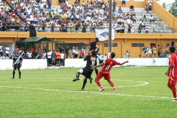 MIXTO EMPATA E FICA MAIS PERTO DA SEGUNDONA