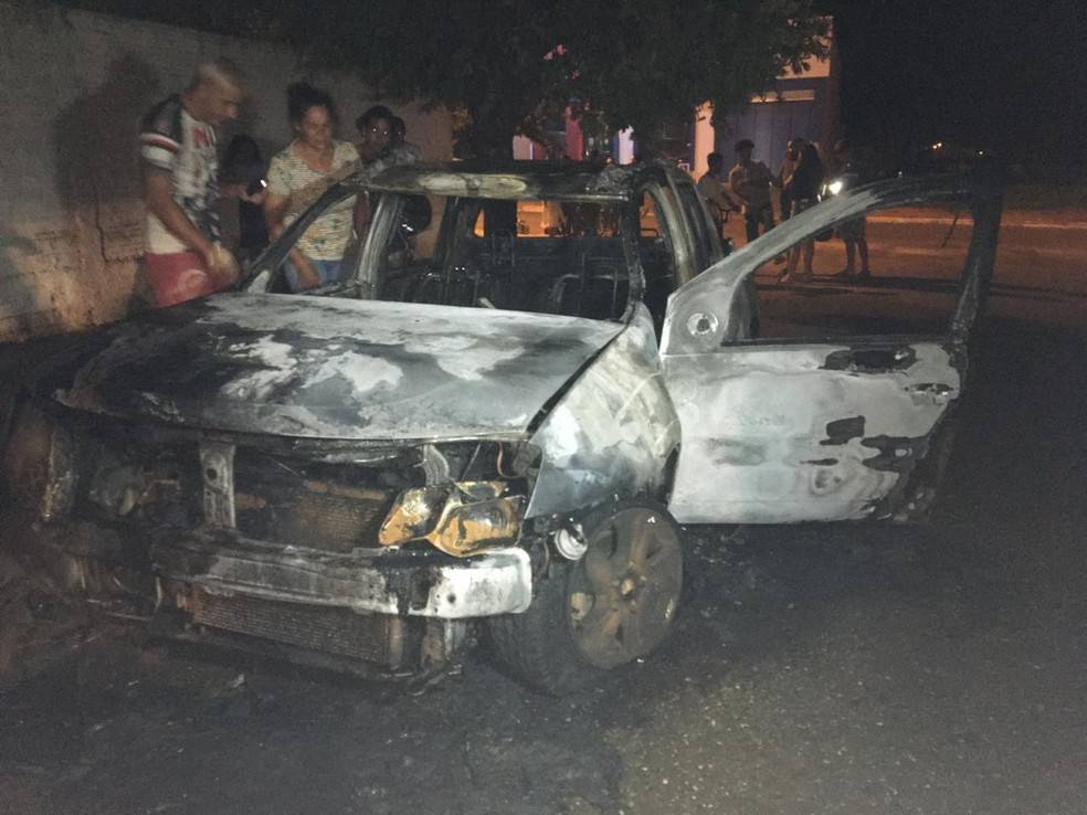 Carro de vereadora eleita é incendiado e polícia investiga suposto crime 