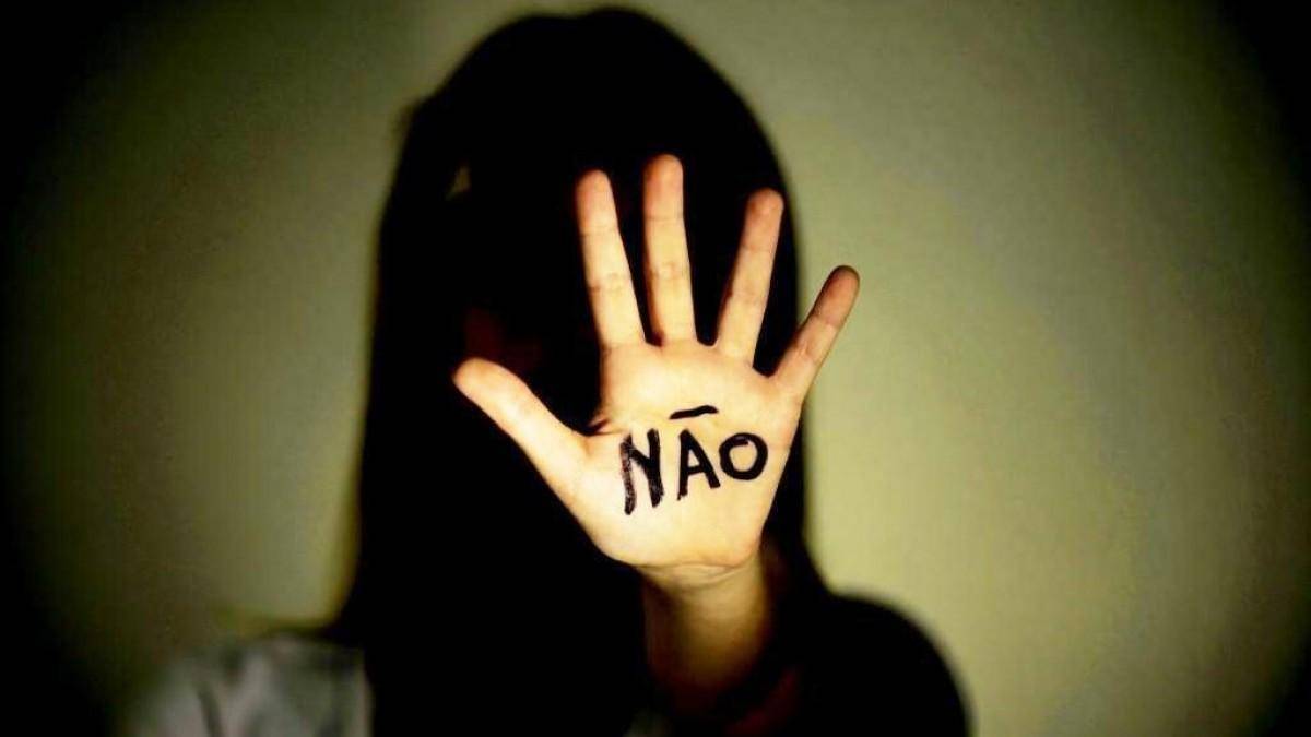 Amigas são estupradas quando voltavam a pé para casa