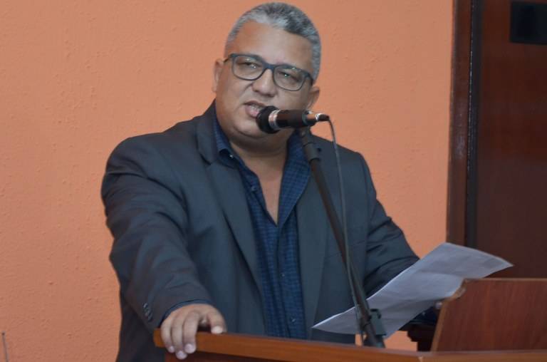 Presidente da Câmara exonera servidores e autoriza ato de dispensa de licitação no valor de R$ 9.500