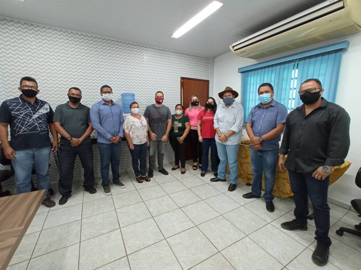 Presidente e vice-presidente encerram as atividades da Câmara Municipal e agradecem servidores e colaboradores