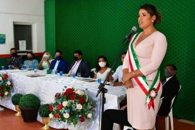 Prefeita Franciele toma posse e nomeia secretariado 