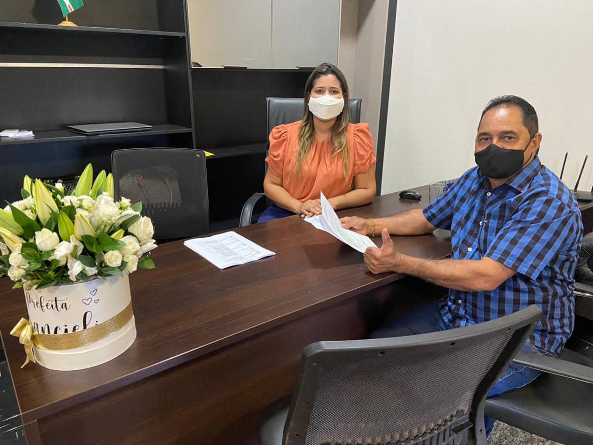 Em sua primeira audiência com a chefe do Executivo, vereador pede solução para a falta de abastecimento de água na região de Agrovila 