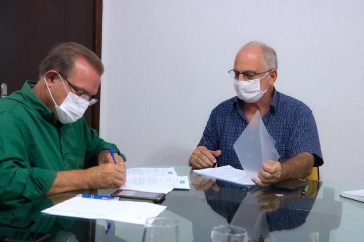 Prefeito pede apoio de senador para investir em obras e saúde do município