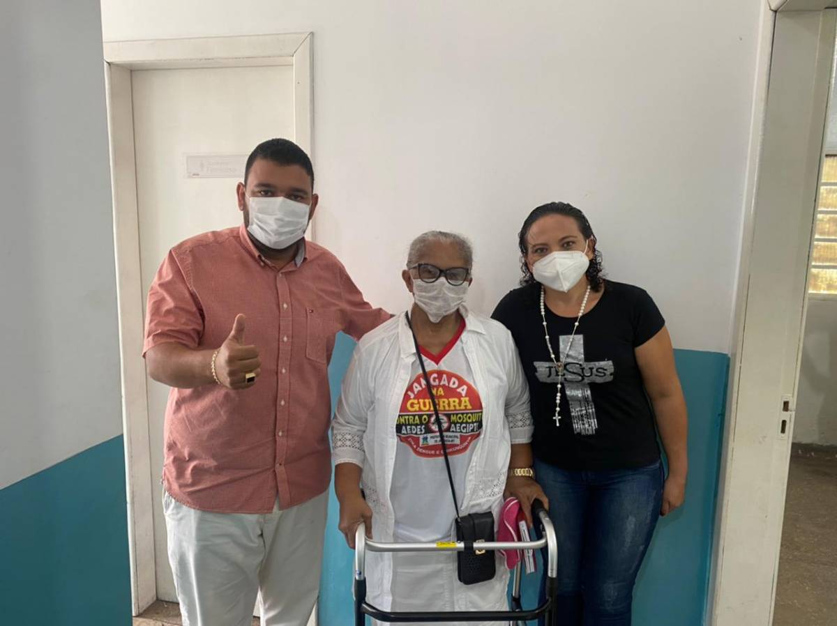 Prefeito Rogerinho participa de Ato de vacinação contra Covid-19 em servidores da Saúde