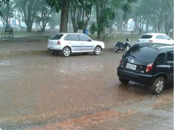 Moradores registram chuva de granizo e ventania em Chapada dos Guimarães