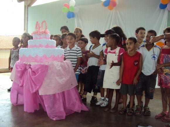 COMUNIDADE COMEMORA 40 ANOS DA ESCOLA DE VARGINHA