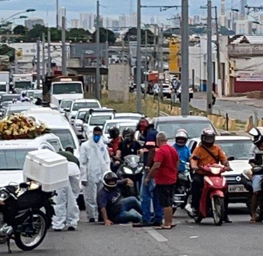 Cortejo de dona Amalia, matriarca dos Campos, é interrompido após acidente 