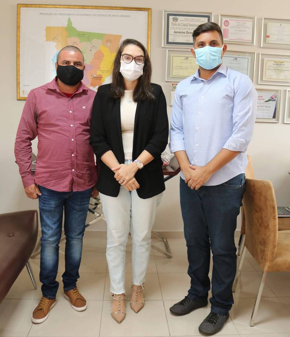 Vice-prefeito e vereador buscam emendas junto a deputada