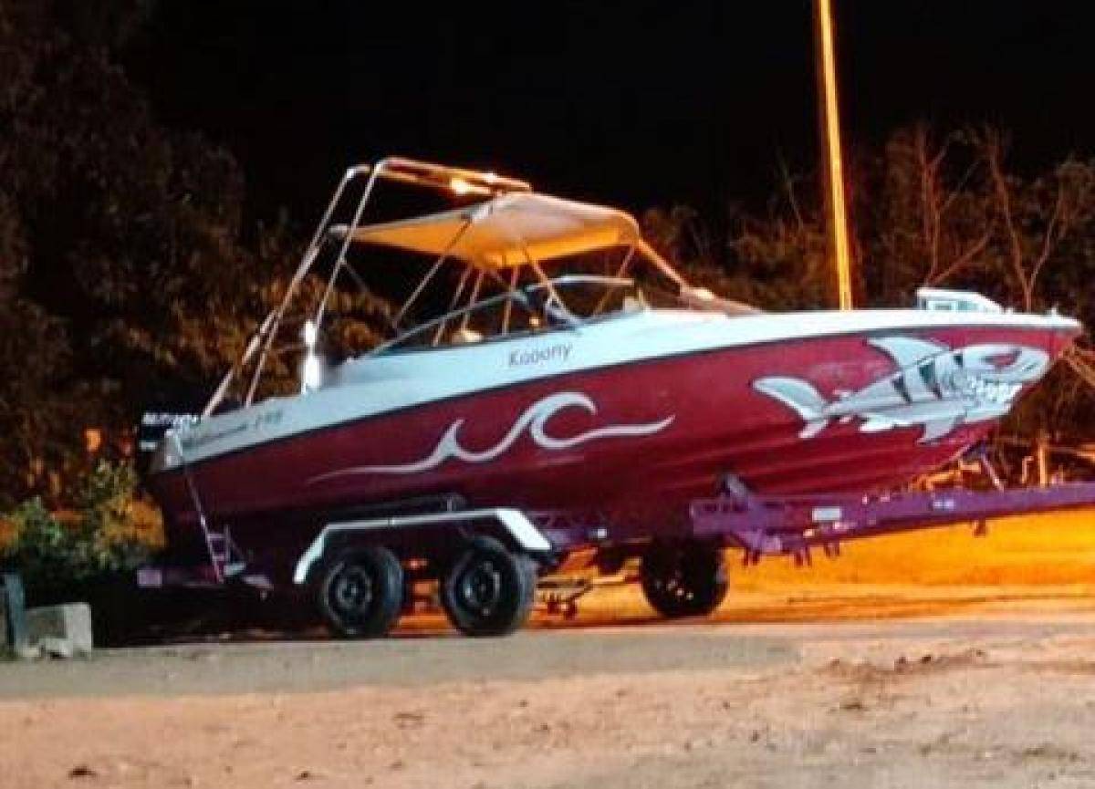 Lancha de empresário atropela barco, pescador some e morre afogado