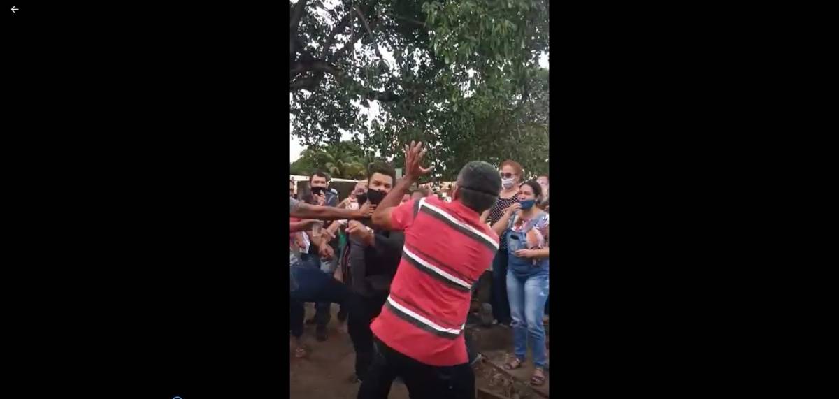 Briga generalizada em enterro no Cemitério de Leverger viraliza nas redes sociais. Veja Vídeo