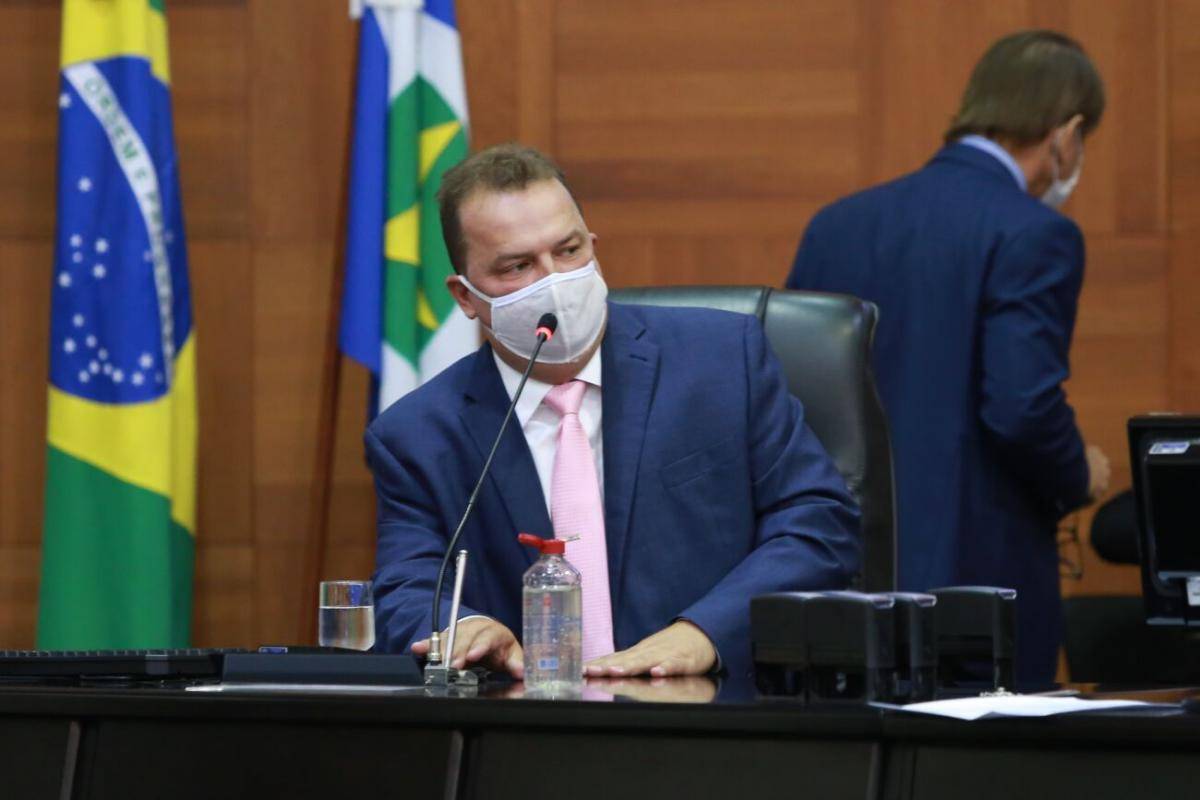 Max Russi articula cadeira da presidência em chapa; Mesa reunida