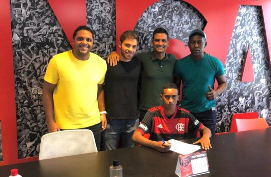 Flamengo assina contrato de formação com atleta mato-grossense de 14 anos