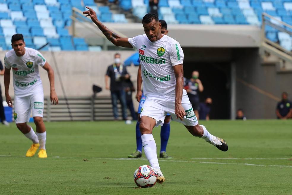 Com três gols de Elton, Cuiabá estreia no Mato-grossense com goleada sobre o Poconé