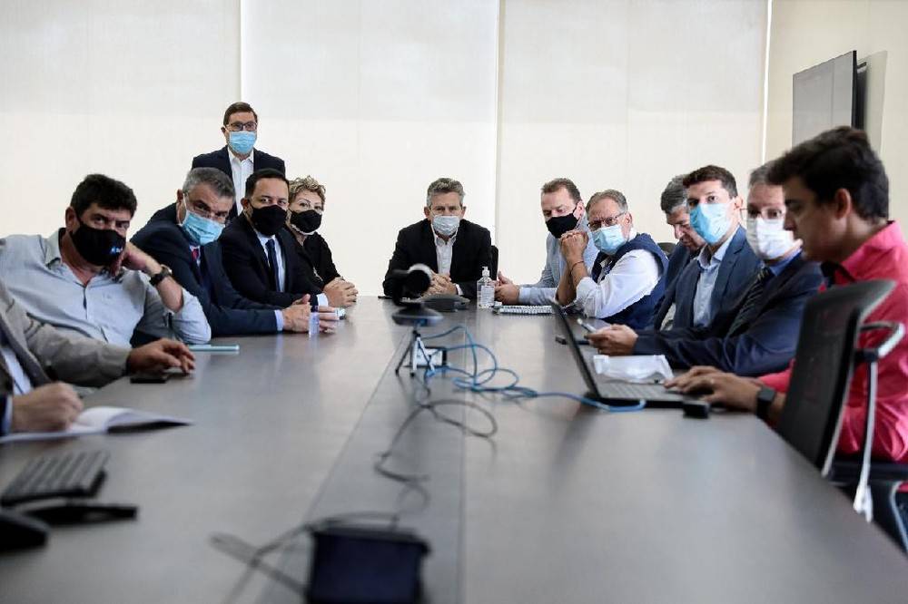 Governo decreta o fechamento do comércio às 19h e toque de recolher a partir de 21h por 15 dias