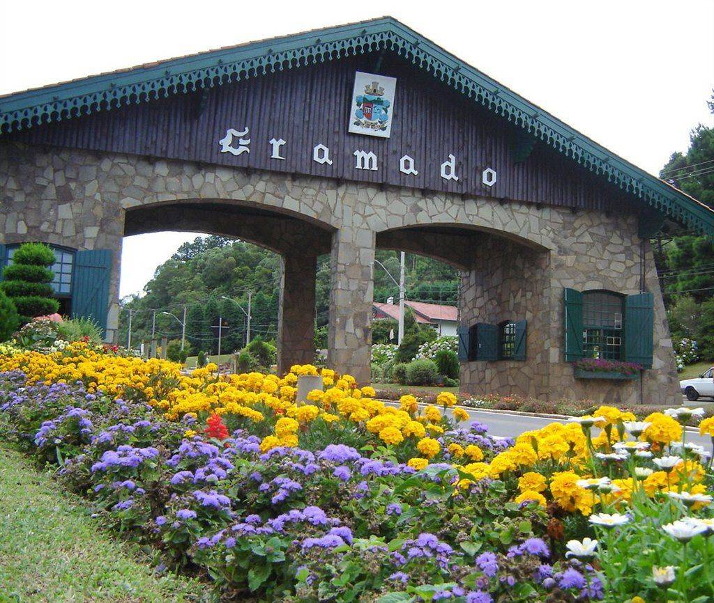 Pivetta visita Gramado e pede ajuda de prefeito gaúcho para transformar Chapada dos Guimarães