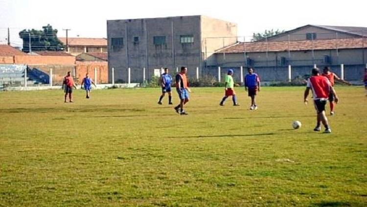 Cuiabá proíbe futebol amador e aglomeração em parques