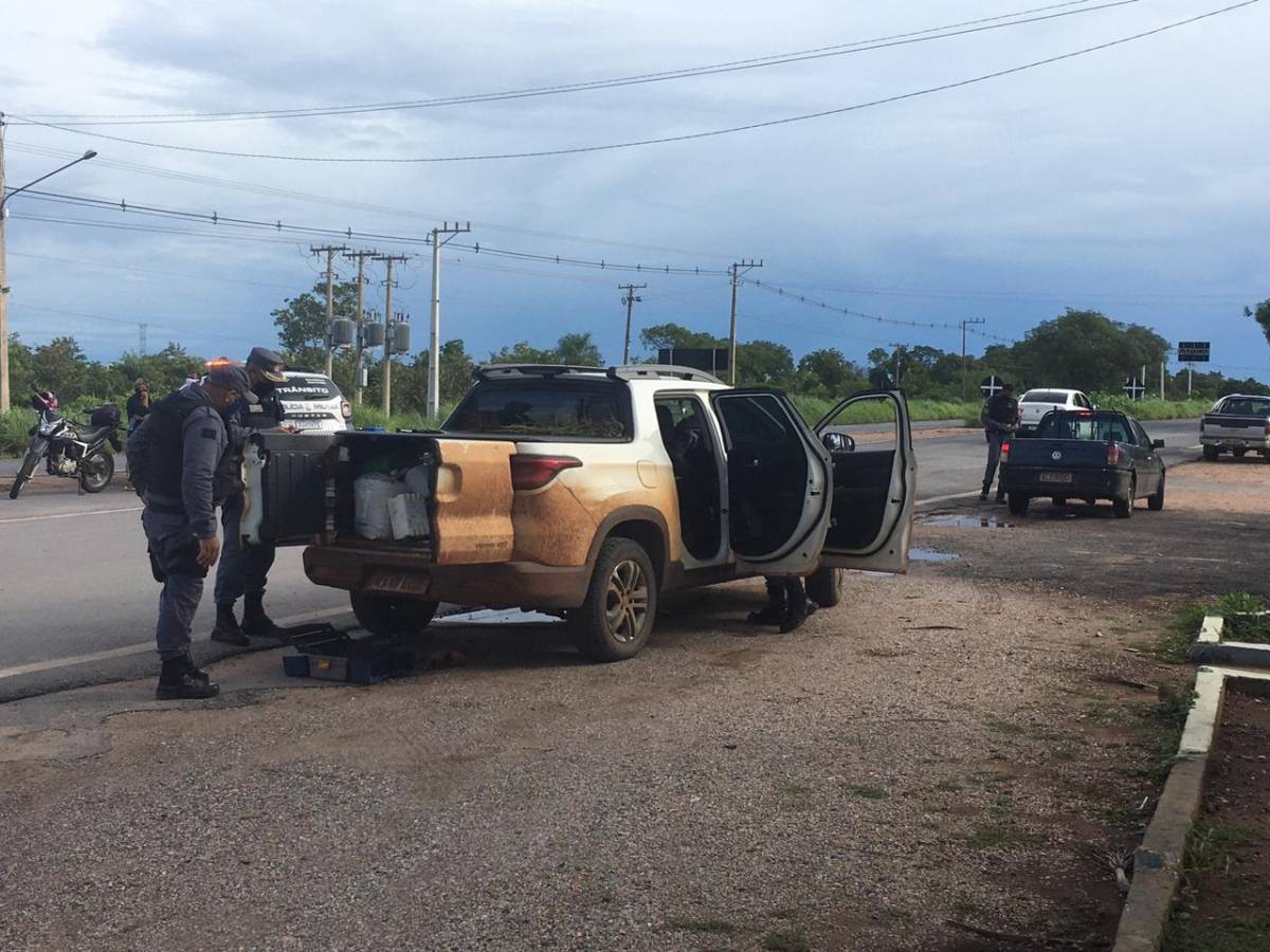 Motorista é preso em barreira da PM com uma pistola e centenas de munições 