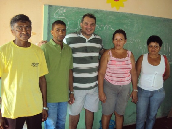 WAGNER DOA COMPUTADOR PARA ESCOLA DE LAMBARI