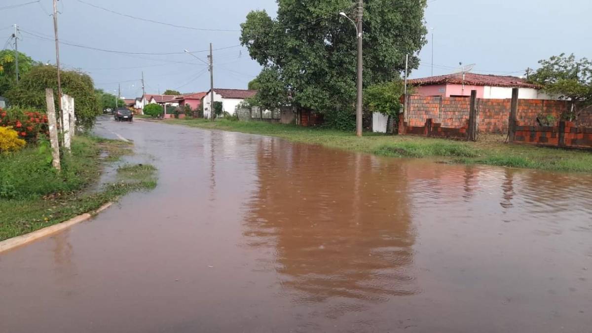 CHUVA FORTE CAUSA ALAGAMENTOS E TRANSTORNOS EM BARÃO DE MELGAÇO