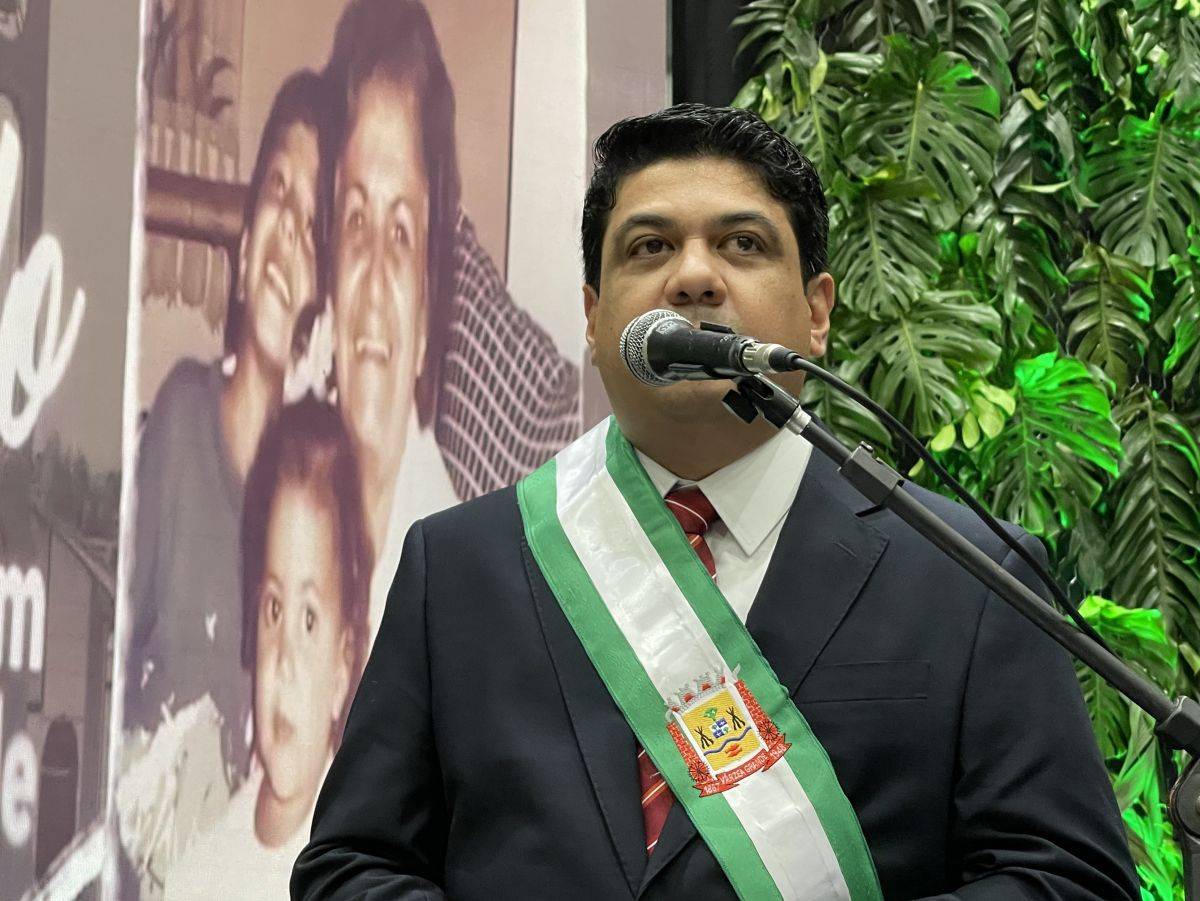 Enquanto pessoas morrem na UPA de VG, prefeito, secretários e vereadores se aglomeram em pescaria