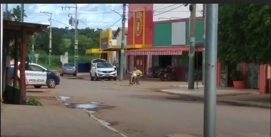 VEJA VÍDEO - Polícia identifica cadeirante armado que já invadiu prefeitura 