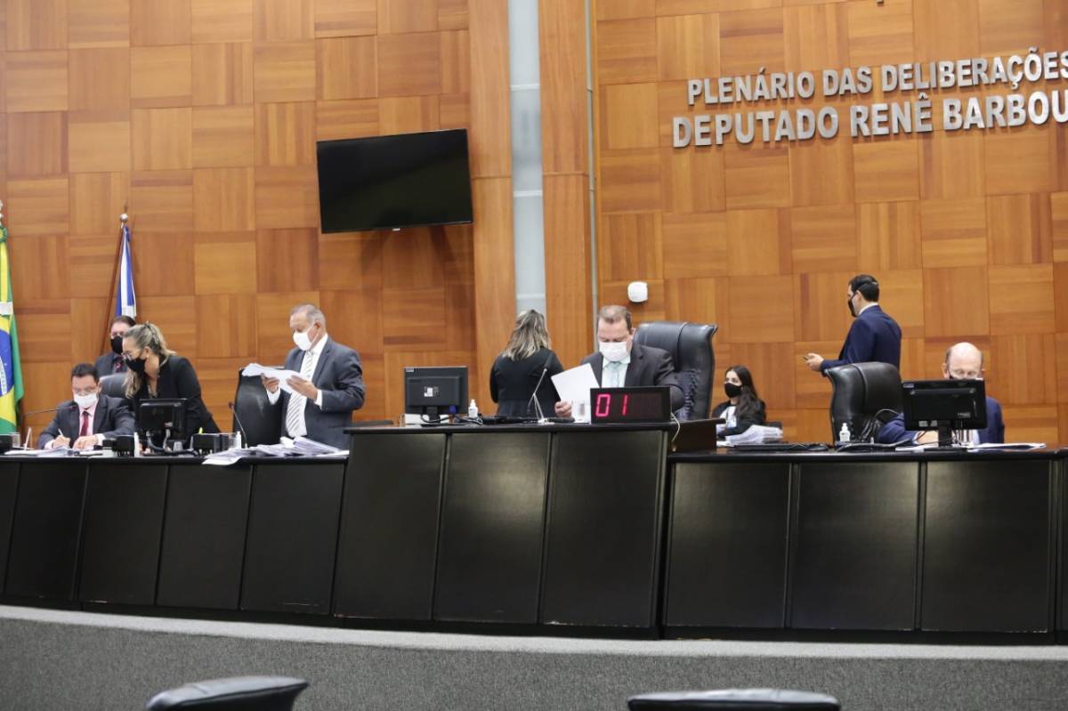 Deputado grava vídeo, após votar contra projeto que previa feriado de 10 dias em MT 