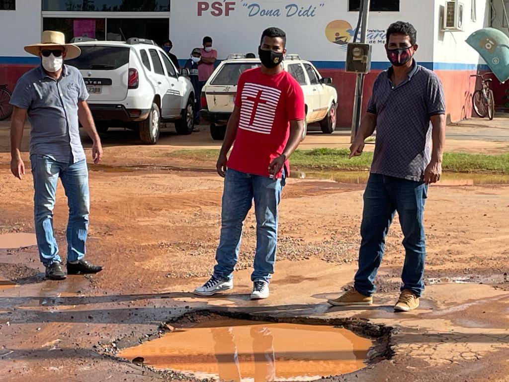 Após denúncia e reivindicação de vereadores, secretaria dá inicio a operação tapa-buracos em Barão de Melgaço