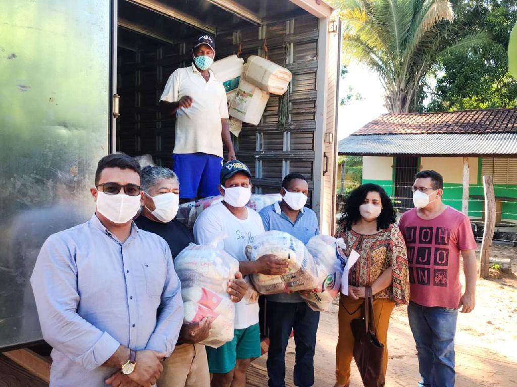 Quilombolas de Chapada recebem alimentos doados pelo Governo Federal